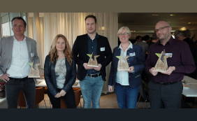 Wethouder Renske Helmer reikt keurmerk Inclusief Ondernemen uit