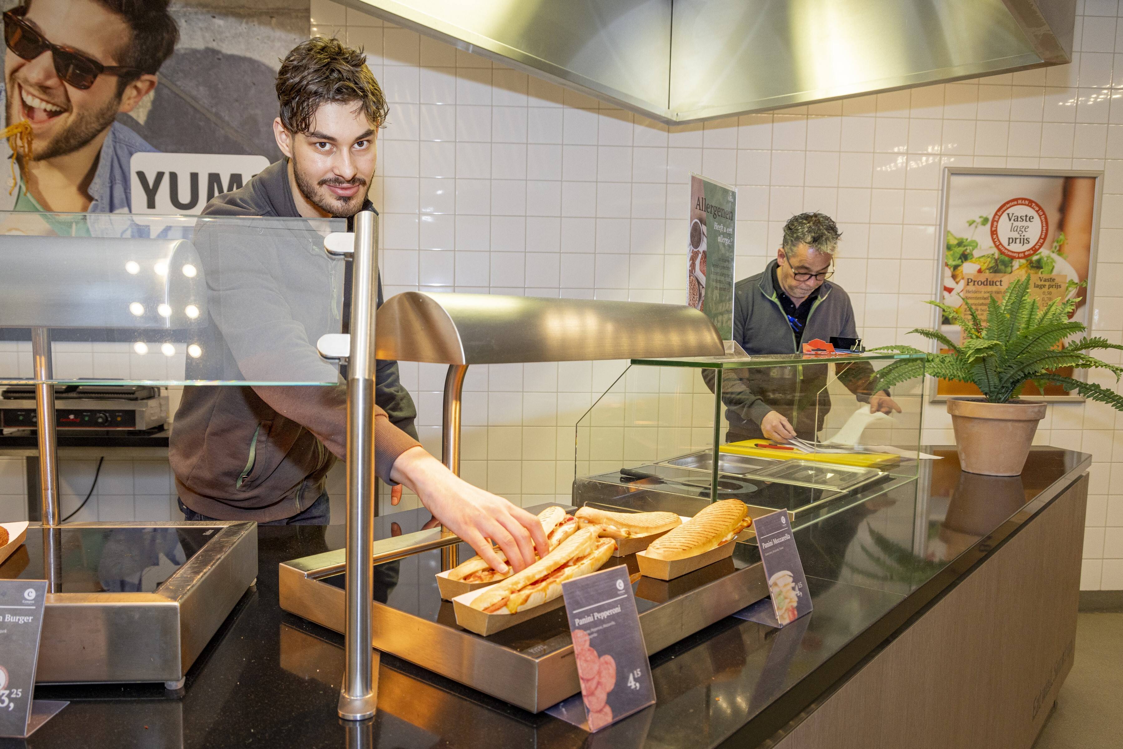 Jurre gaat weer lachend aan het werk