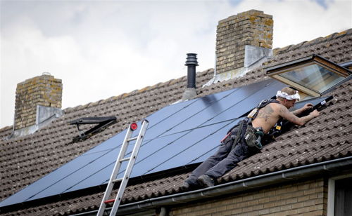 WerkBedrijf mikt op statushouders voor leggen van zonnepanelen