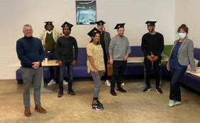 6 statushouders ontvangen diploma Assistent Horeca